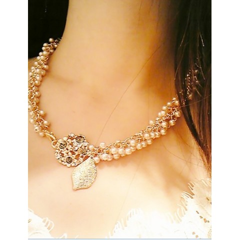 Collier Pearls and leaf