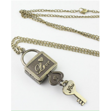 Collier pendentif montre Key Love